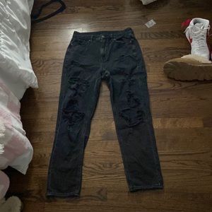 black distressed mom jean